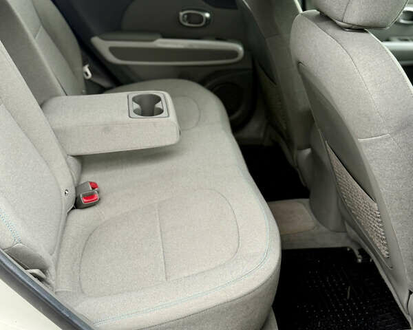 Киа Soul 2018 в Житомире на Automoto.ua Белый Киа Soul, объемом двигателя 0 л и пробегом 90 тыс. км за 11200 $, фото 13 на Automoto.ua