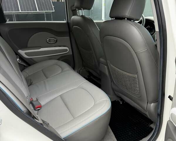 Білий Кіа Soul, об'ємом двигуна 0 л та пробігом 68 тис. км за 11200 $, фото 29 на Automoto.ua