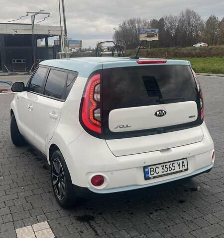 Білий Кіа Soul, об'ємом двигуна 0 л та пробігом 100 тис. км за 11500 $, фото 9 на Automoto.ua