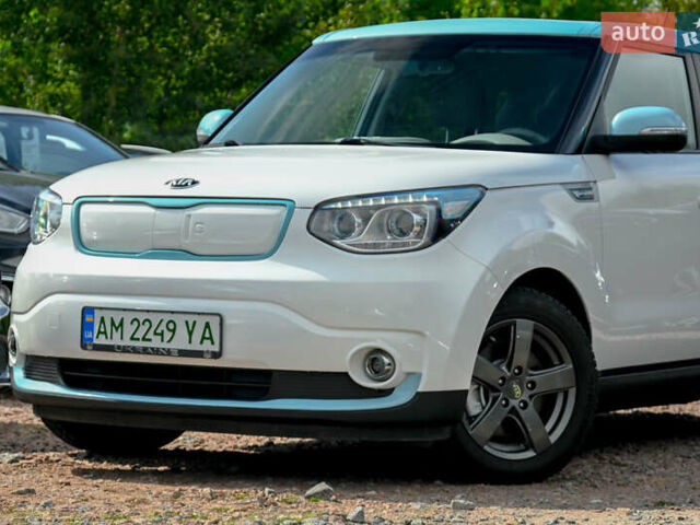 Белый Киа Soul, объемом двигателя 0 л и пробегом 112 тыс. км за 10999 $, фото 6 на Automoto.ua