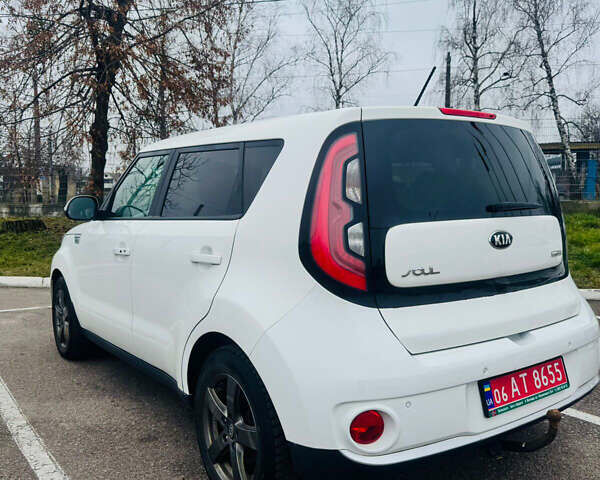 Белый Киа Soul, объемом двигателя 0 л и пробегом 124 тыс. км за 10550 $, фото 4 на Automoto.ua