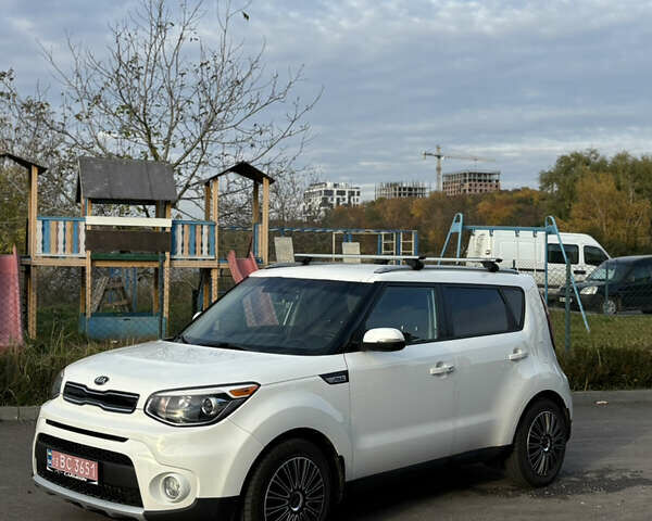 Белый Киа Soul, объемом двигателя 2 л и пробегом 117 тыс. км за 10699 $, фото 2 на Automoto.ua
