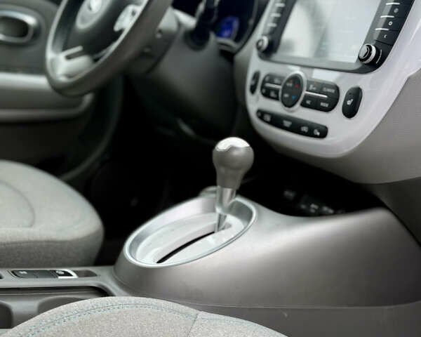 Киа Soul 2018 в Житомире на Automoto.ua Белый Киа Soul, объемом двигателя 0 л и пробегом 90 тыс. км за 11200 $, фото 15 на Automoto.ua