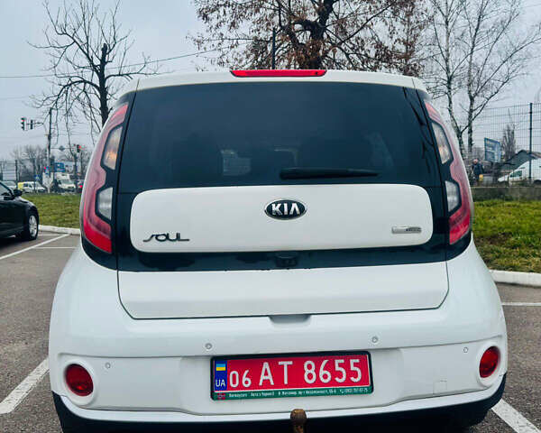 Белый Киа Soul, объемом двигателя 0 л и пробегом 124 тыс. км за 10550 $, фото 5 на Automoto.ua