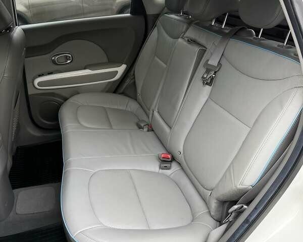 Білий Кіа Soul, об'ємом двигуна 0 л та пробігом 68 тис. км за 11200 $, фото 22 на Automoto.ua