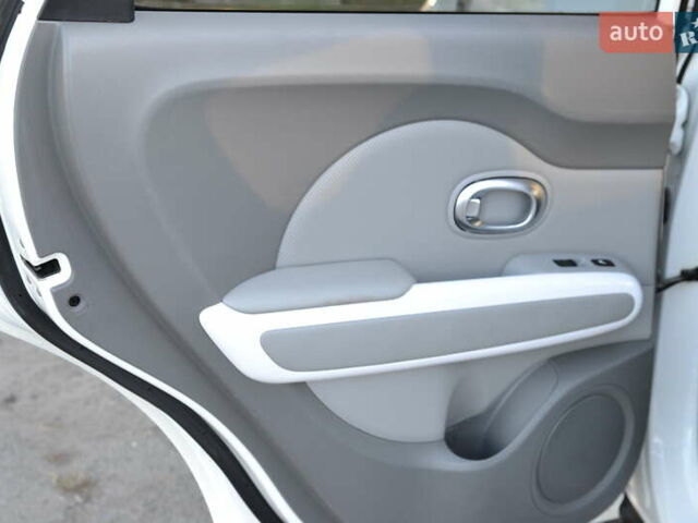 Білий Кіа Soul, об'ємом двигуна 0 л та пробігом 74 тис. км за 11500 $, фото 16 на Automoto.ua