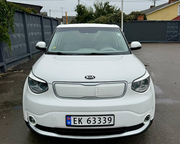 Киа Soul 2018 в Житомире на Automoto.ua Белый Киа Soul, объемом двигателя 0 л и пробегом 90 тыс. км за 11200 $, фото 7 на Automoto.ua