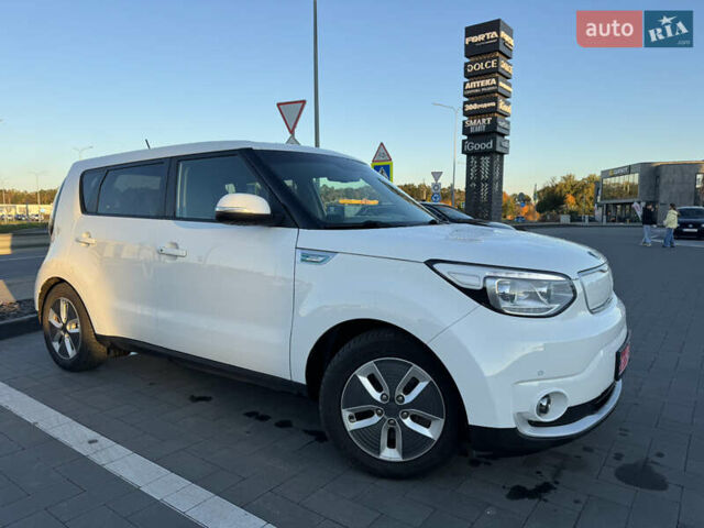 Білий Кіа Soul, об'ємом двигуна 0 л та пробігом 149 тис. км за 10700 $, фото 3 на Automoto.ua