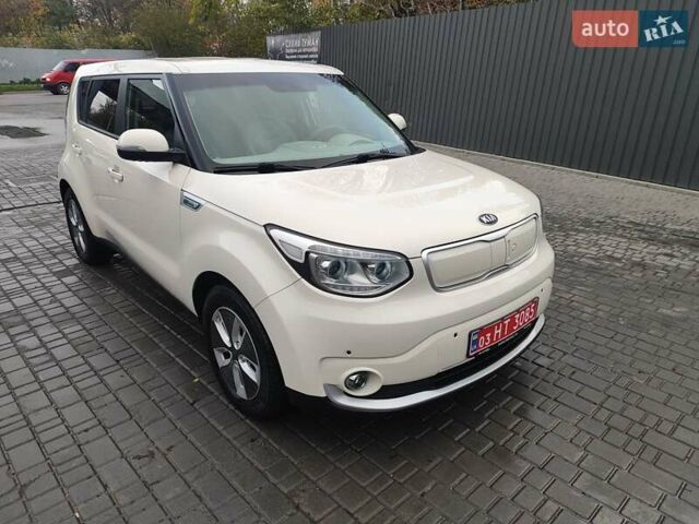Білий Кіа Soul, об'ємом двигуна 0 л та пробігом 90 тис. км за 12000 $, фото 10 на Automoto.ua
