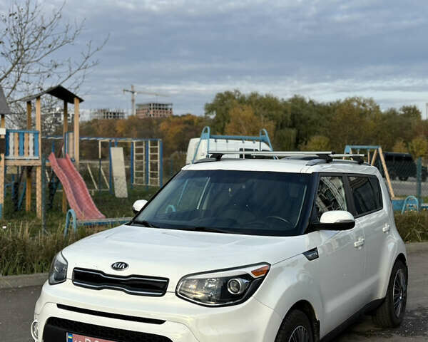 Белый Киа Soul, объемом двигателя 2 л и пробегом 117 тыс. км за 10699 $, фото 3 на Automoto.ua
