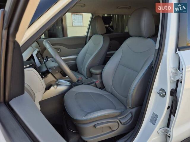 Белый Киа Soul, объемом двигателя 0 л и пробегом 38 тыс. км за 12999 $, фото 24 на Automoto.ua