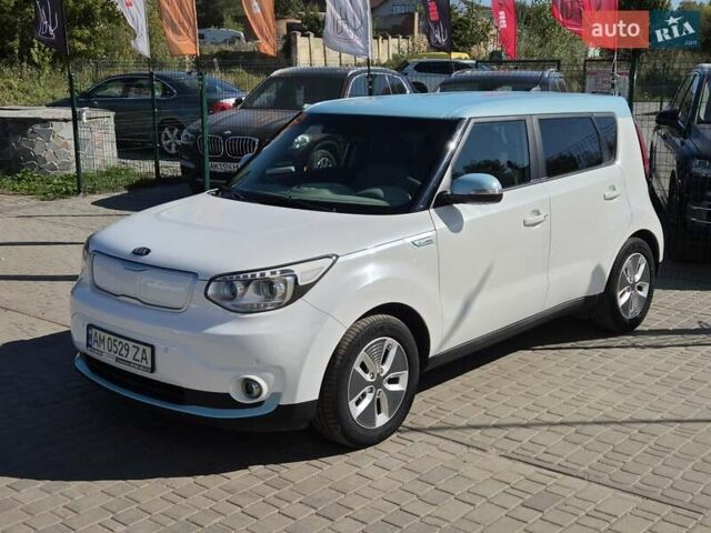 Белый Киа Soul, объемом двигателя 0 л и пробегом 38 тыс. км за 12999 $, фото 1 на Automoto.ua