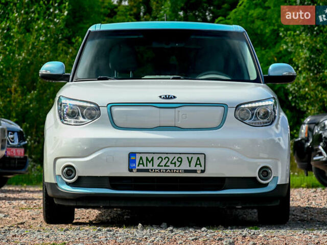 Белый Киа Soul, объемом двигателя 0 л и пробегом 112 тыс. км за 10999 $, фото 2 на Automoto.ua