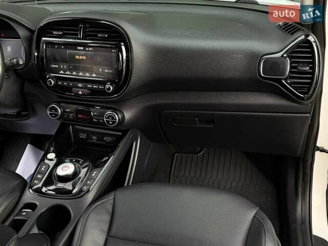 Білий Кіа Soul, об'ємом двигуна 0 л та пробігом 90 тис. км за 16100 $, фото 40 на Automoto.ua