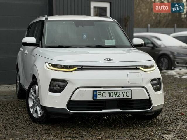 Білий Кіа Soul, об'ємом двигуна 0 л та пробігом 90 тис. км за 16100 $, фото 1 на Automoto.ua