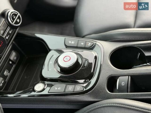 Білий Кіа Soul, об'ємом двигуна 0 л та пробігом 90 тис. км за 16100 $, фото 35 на Automoto.ua