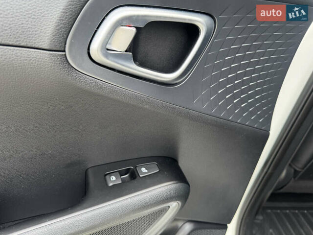 Белый Киа Soul, объемом двигателя 0 л и пробегом 122 тыс. км за 16300 $, фото 42 на Automoto.ua