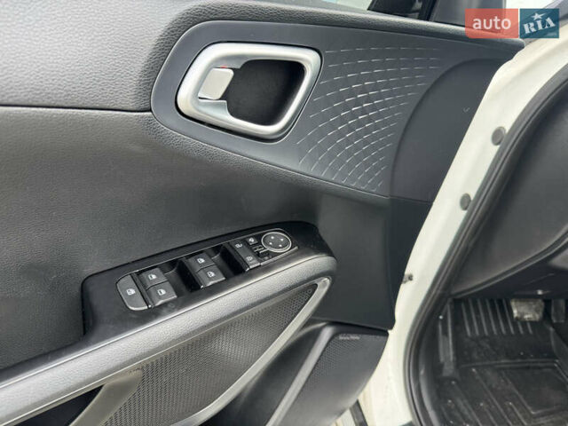 Белый Киа Soul, объемом двигателя 0 л и пробегом 122 тыс. км за 16300 $, фото 34 на Automoto.ua