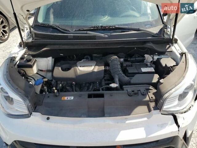 Белый Киа Soul, объемом двигателя 1.6 л и пробегом 30 тыс. км за 2700 $, фото 11 на Automoto.ua