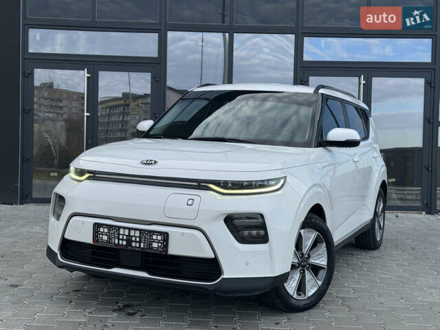 Белый Киа Soul, объемом двигателя 0 л и пробегом 122 тыс. км за 16300 $, фото 3 на Automoto.ua