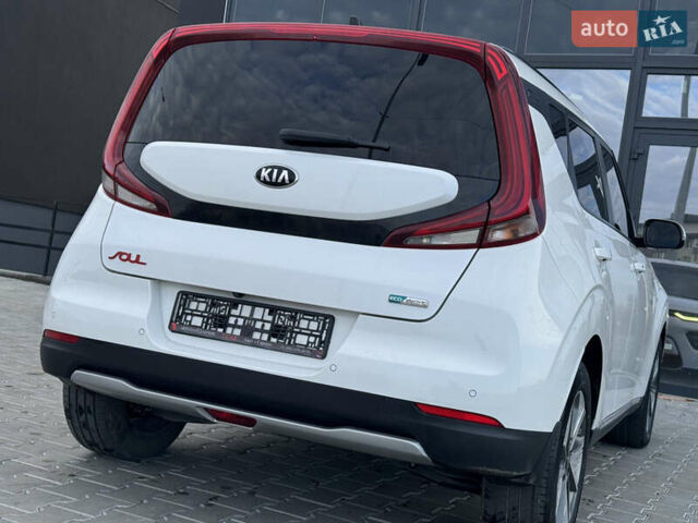 Белый Киа Soul, объемом двигателя 0 л и пробегом 122 тыс. км за 16300 $, фото 22 на Automoto.ua