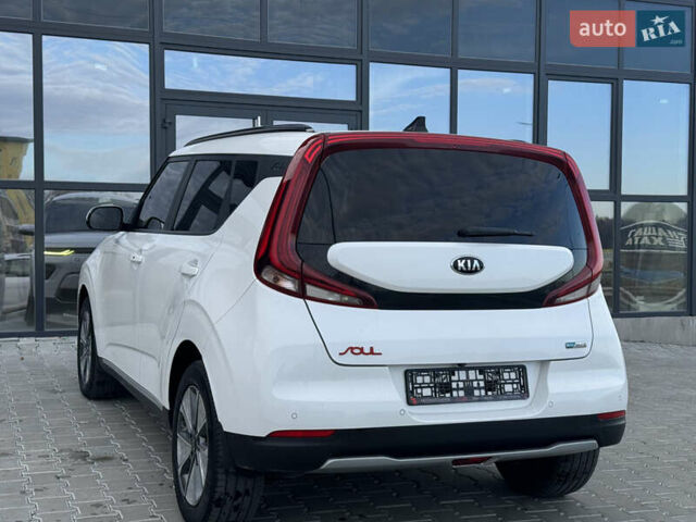 Белый Киа Soul, объемом двигателя 0 л и пробегом 122 тыс. км за 16300 $, фото 16 на Automoto.ua