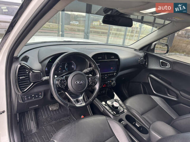 Белый Киа Soul, объемом двигателя 0 л и пробегом 122 тыс. км за 16300 $, фото 39 на Automoto.ua