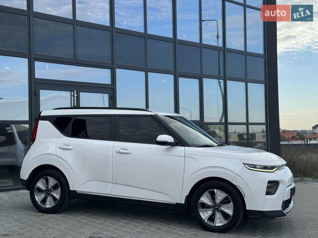 Белый Киа Soul, объемом двигателя 0 л и пробегом 122 тыс. км за 16300 $, фото 12 на Automoto.ua