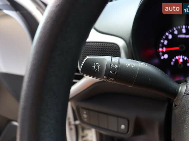 Белый Киа Soul, объемом двигателя 2 л и пробегом 46 тыс. км за 13900 $, фото 17 на Automoto.ua