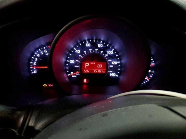 Белый Киа Soul, объемом двигателя 1.6 л и пробегом 75 тыс. км за 1400 $, фото 8 на Automoto.ua