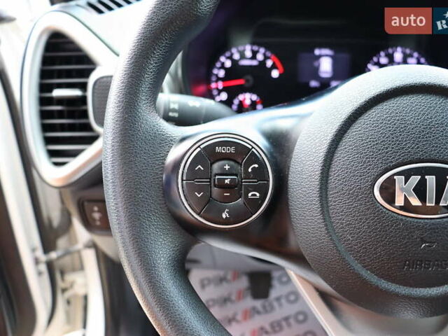 Белый Киа Soul, объемом двигателя 2 л и пробегом 46 тыс. км за 13900 $, фото 15 на Automoto.ua