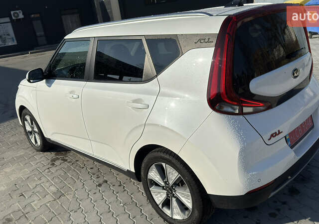 Белый Киа Soul, объемом двигателя 0 л и пробегом 147 тыс. км за 16999 $, фото 7 на Automoto.ua