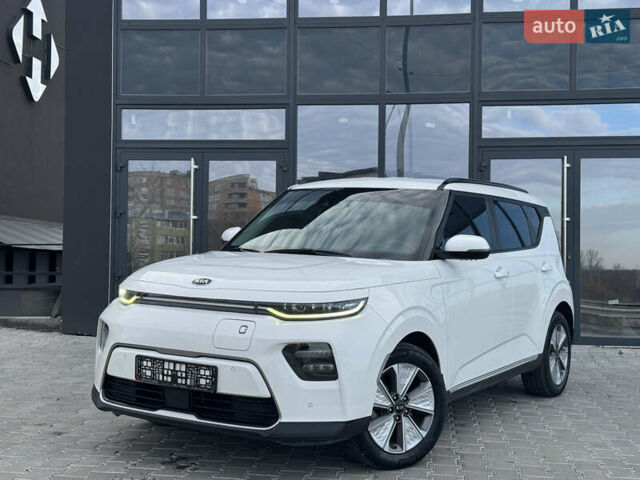 Белый Киа Soul, объемом двигателя 0 л и пробегом 122 тыс. км за 16300 $, фото 2 на Automoto.ua