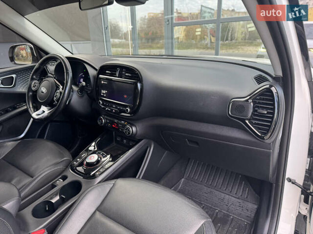 Белый Киа Soul, объемом двигателя 0 л и пробегом 122 тыс. км за 16300 $, фото 51 на Automoto.ua