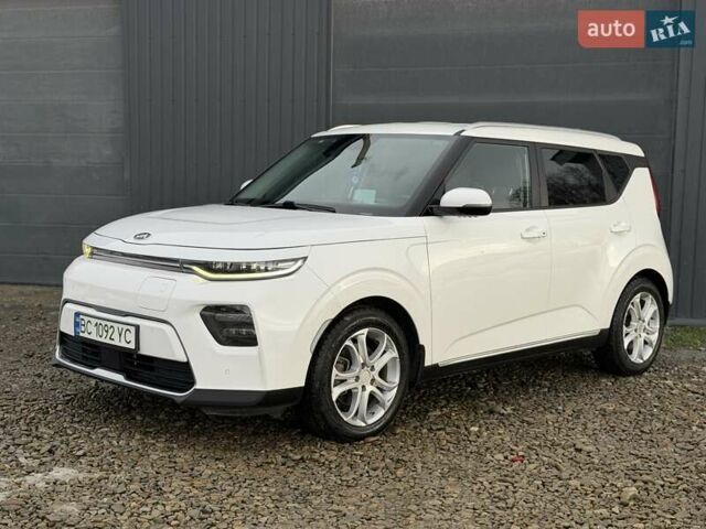 Білий Кіа Soul, об'ємом двигуна 0 л та пробігом 90 тис. км за 16100 $, фото 7 на Automoto.ua