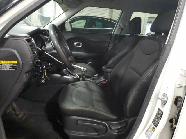 Белый Киа Soul, объемом двигателя 1.6 л и пробегом 75 тыс. км за 1400 $, фото 6 на Automoto.ua