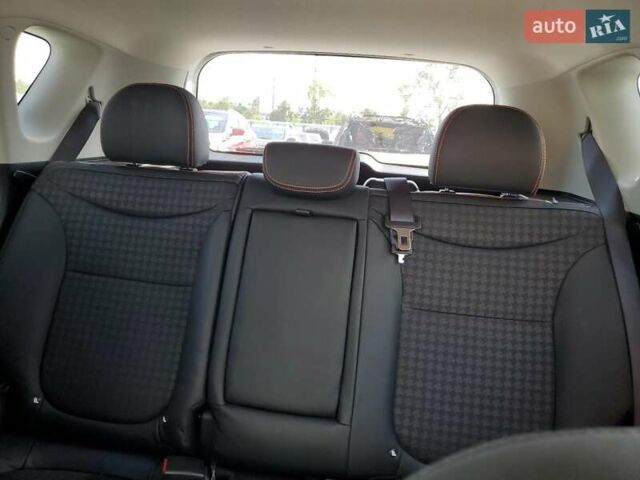 Белый Киа Soul, объемом двигателя 1.6 л и пробегом 30 тыс. км за 2700 $, фото 9 на Automoto.ua