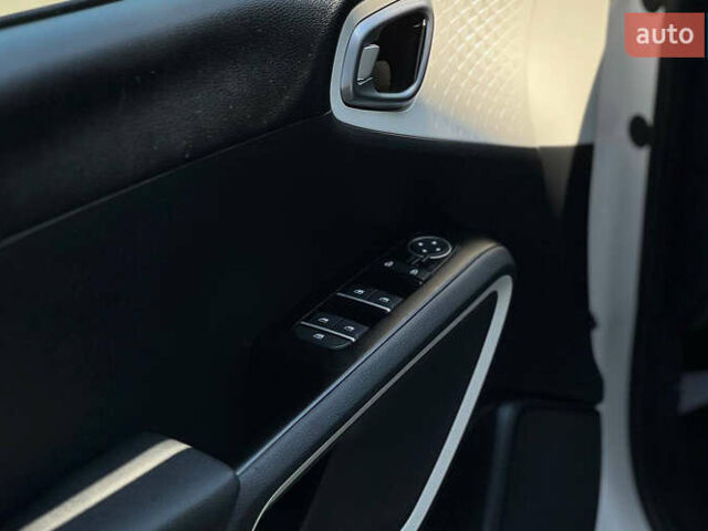 Белый Киа Soul, объемом двигателя 0 л и пробегом 73 тыс. км за 17400 $, фото 6 на Automoto.ua