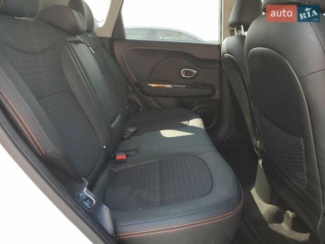 Белый Киа Soul, объемом двигателя 1.6 л и пробегом 30 тыс. км за 2700 $, фото 10 на Automoto.ua