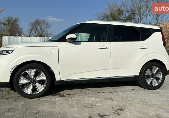 Белый Киа Soul, объемом двигателя 0 л и пробегом 147 тыс. км за 16999 $, фото 2 на Automoto.ua