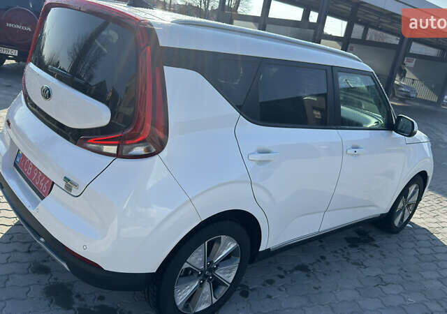 Белый Киа Soul, объемом двигателя 0 л и пробегом 147 тыс. км за 16999 $, фото 8 на Automoto.ua