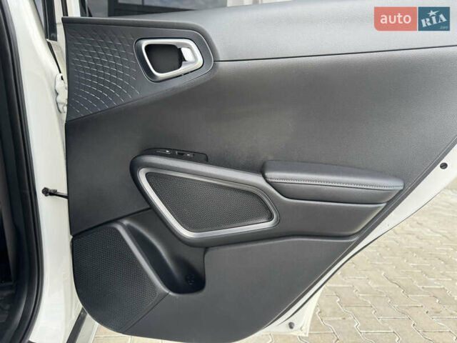 Белый Киа Soul, объемом двигателя 0 л и пробегом 122 тыс. км за 16300 $, фото 53 на Automoto.ua