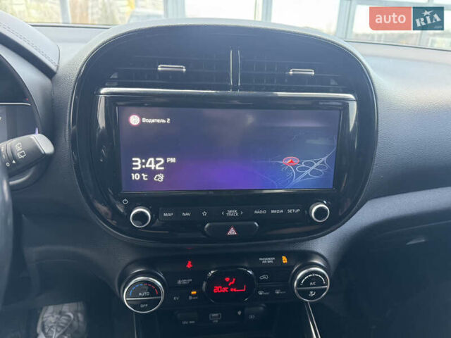 Белый Киа Soul, объемом двигателя 0 л и пробегом 122 тыс. км за 16300 $, фото 64 на Automoto.ua