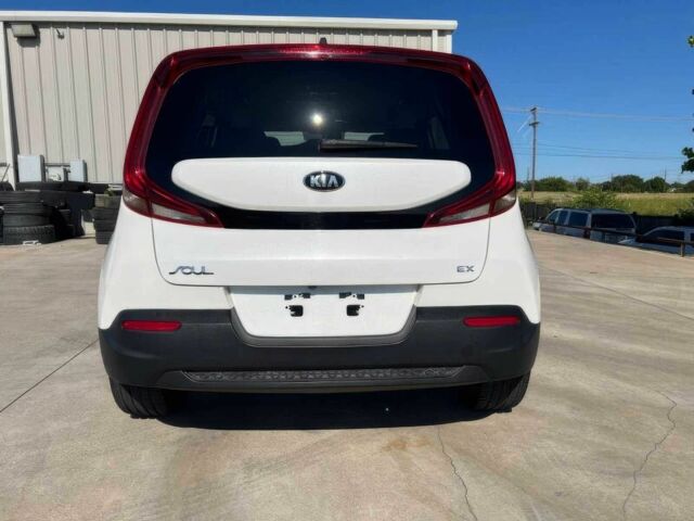 Белый Киа Soul, объемом двигателя 2 л и пробегом 80 тыс. км за 10250 $, фото 7 на Automoto.ua