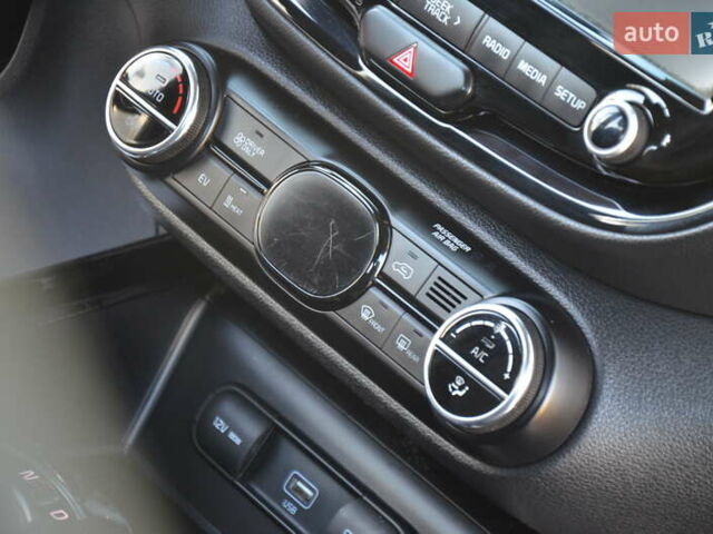 Білий Кіа Soul, об'ємом двигуна 0 л та пробігом 87 тис. км за 16150 $, фото 64 на Automoto.ua