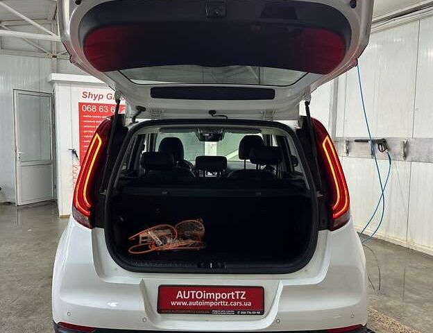 Білий Кіа Soul, об'ємом двигуна 0 л та пробігом 44 тис. км за 20700 $, фото 90 на Automoto.ua