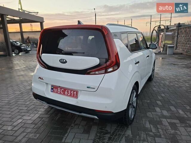 Белый Киа Soul, объемом двигателя 0 л и пробегом 147 тыс. км за 17700 $, фото 3 на Automoto.ua