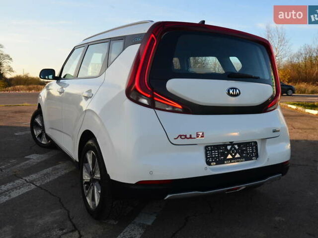 Білий Кіа Soul, об'ємом двигуна 0 л та пробігом 87 тис. км за 16150 $, фото 25 на Automoto.ua