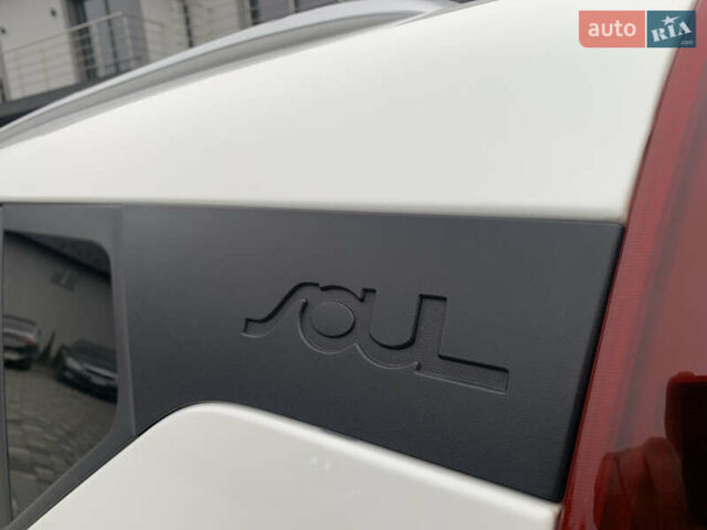 Білий Кіа Soul, об'ємом двигуна 0 л та пробігом 152 тис. км за 18999 $, фото 27 на Automoto.ua