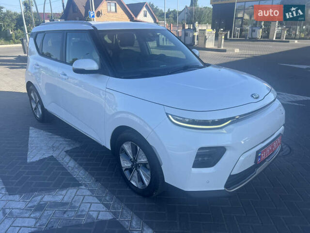Белый Киа Soul, объемом двигателя 0 л и пробегом 111 тыс. км за 17500 $, фото 2 на Automoto.ua